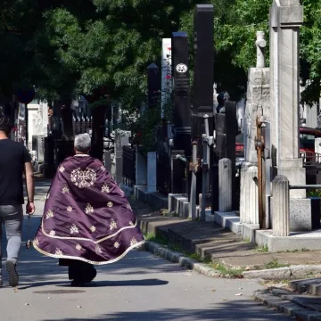 Bizaran incident na groblju na Dušni dan: Glumio je svećenika i pjevao za duše pokojnika