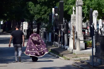 Bizaran incident na groblju na Dušni dan: Glumio je svećenika i pjevao za duše pokojnika