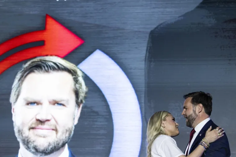 Erika Kirk o spornom zagrljaju s potpredsjednikom Vanceom: 'Analiziraju svaki moj pokret'