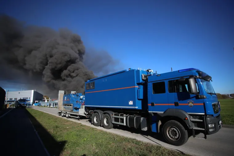 Buktinja guta skladište, ozlijeđen radnik. Učenicima će dijeliti maske: 'Zrak je loše kvalitete'