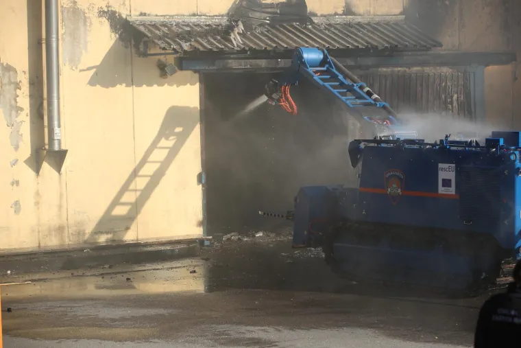 Buktinja guta skladište, ozlijeđen radnik. Učenicima će dijeliti maske: 'Zrak je loše kvalitete'