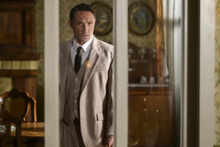 Tko je zgodni Slovenac koji je zaludio Hrvatice? Negativac iz Divljih pčela o kojem svi pričaju