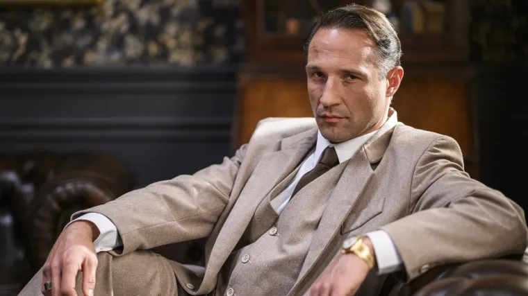 Tko je zgodni Slovenac koji je zaludio Hrvatice? Negativac iz Divljih pčela o kojem svi pričaju