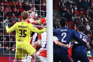 Arsenal slavio na krilima Merina uz kontroverzni penal, veliki bod Eintrachta kod Napolija