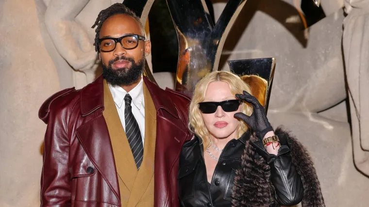 Madonna se u tajnosti zaručila s 38 godina mlađim Akeemom Morrisom i planira intimno vjenčanje