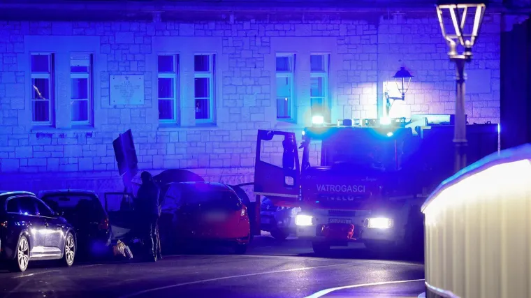 Teška prometna nesreća u Trogiru: Autom se zabio u više parkiranih automobila i poginuo