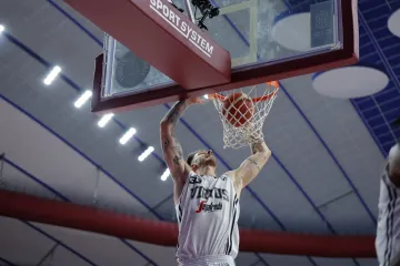 Košarkaš se probudio iz kome: „Rekli su mi da imam 90% šanse da umrem“