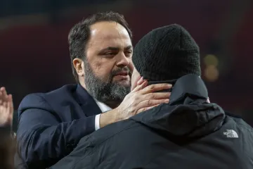 Crystal Palace kažnjen zbog transparenta na kojem se nalazi vlasnik Nottingham Foresta