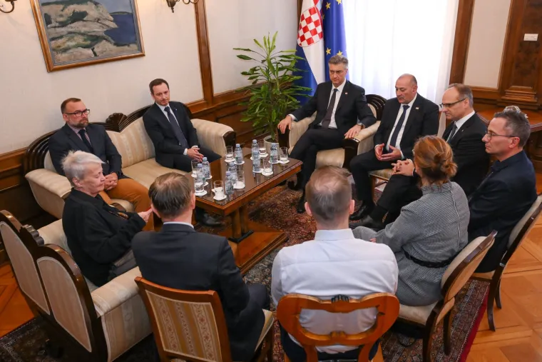 Plenković u Banskim dvorima primio majku Jean-Michela Nicoliera: 'Hrvatska mu duguje trajnu zahvalnost'