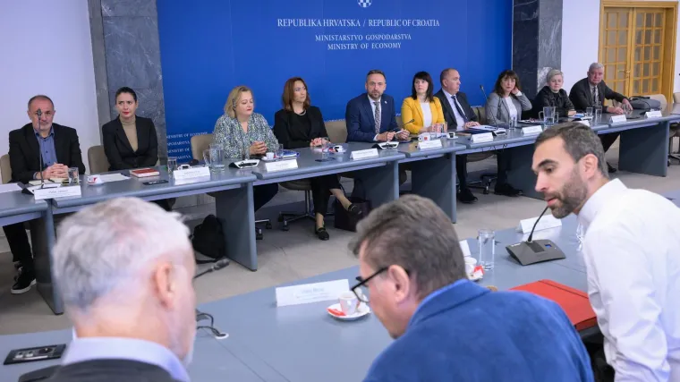 Sindikalci zahtijevaju povišice, Vlada poručuje – prostora nema! Tko će popustiti prvi?