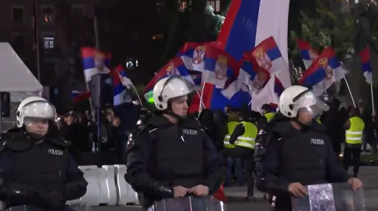 Tenzije na vrhuncu, ljudi u crnom stigli pred Skupštinu: Građani strahuju od ovog scenarija