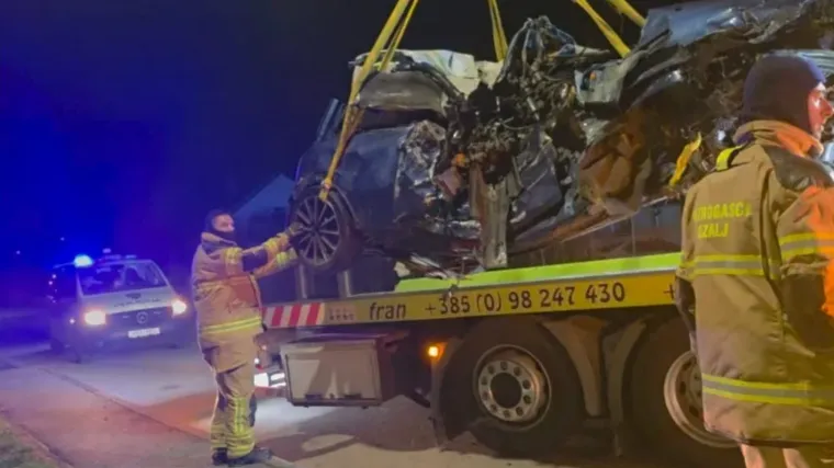 Auto je neprepoznatljiv! Detalji teške nesreće u Ozlju: 'Čula su se dva strašna udarca'