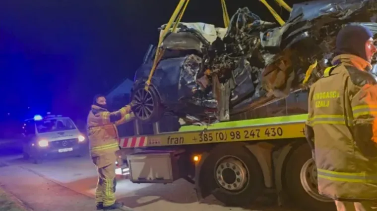 Auto je neprepoznatljiv! Detalji teške nesreće u Ozlju: 'Čula su se dva strašna udarca'