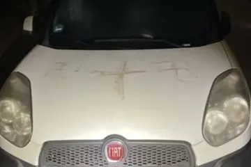 Jezivi prizori u Njemačkoj: Na 50 automobila ljude dočekale svastike išarane krvlju