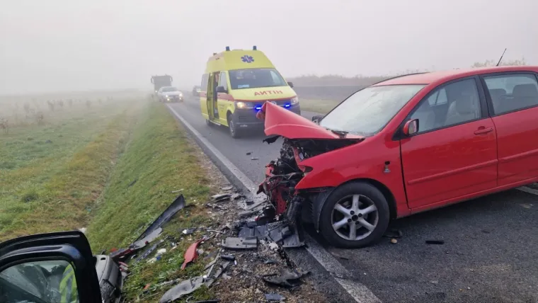 Težak frontalan sudar na Podravskoj magistrali: Troje hitno prevezeno u bolnicu