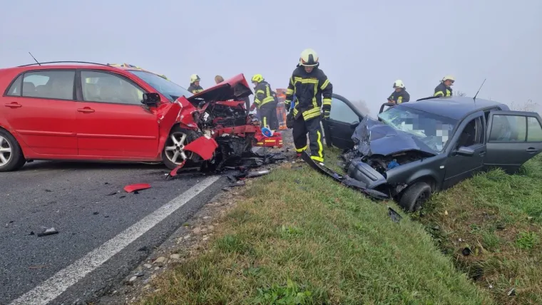 Težak frontalan sudar na Podravskoj magistrali: Troje hitno prevezeno u bolnicu