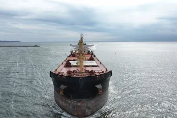 Gusari upali na brod, posada se skriva u sobi: 'Pucali su, ispaljena je i raketna granata'