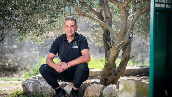 Farmera Josipa mnogi uspoređuju s domaćim poznatim glazbenikom, znate li o kome je riječ?