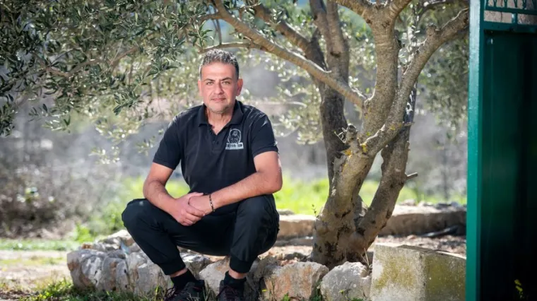 Farmera Josipa mnogi uspoređuju s domaćim poznatim glazbenikom, znate li o kome je riječ?