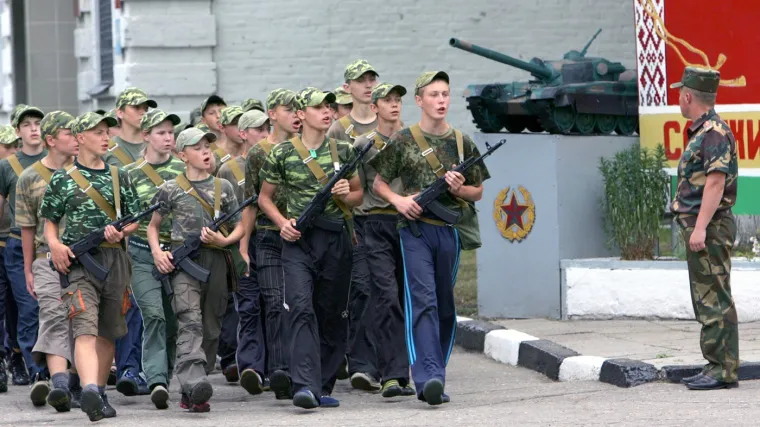 Uče djecu pucati, marširati i slušati naredbe: Putinov poslušnik priprema mlade za rat