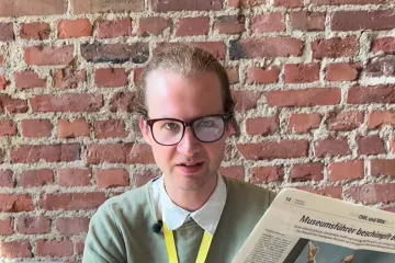 Zovu ga mrzovoljnim vodičem muzejskih tura: Posjetitelje časti uvredama, a oni to obožavaju