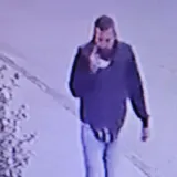 Prepoznajete li muškarca s fotografije? Traži ga policija