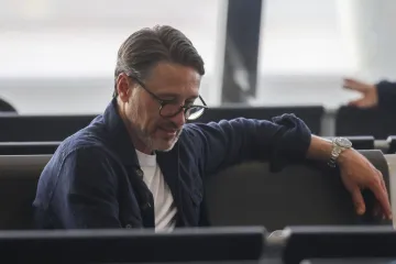 Neugodnost za Niku Kovača i njegovu momčad nakon teškog poraza, dva sata su bili zarobljeni