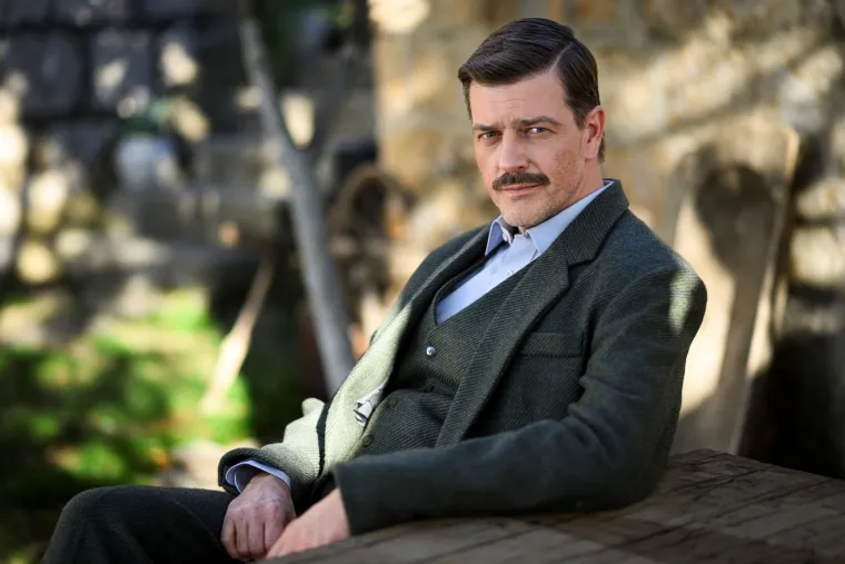 Tko je misteriozni Domazet? Cijenjeni Amar Bukvić večeras stiže u 'Divlje pčele'!