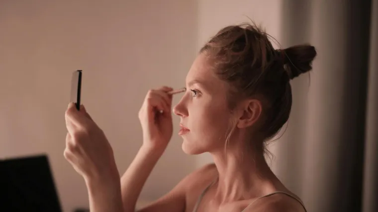 Ovaj viralni trik trenutačno uklanja podočnjake: Svježiji i mlađi bez odlaska pod nož