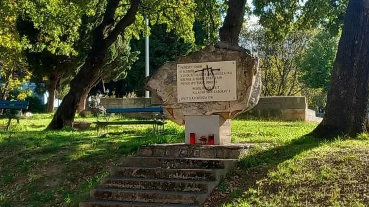 Novi incident uoči prosvjeda: Išaran spomenik partizanima