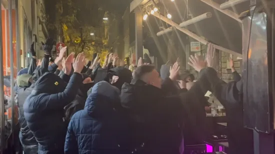 Kaos u Zagrebu: Ljudi u crnom pred Srpskim kulturnim centrom, policija ih rastjerala