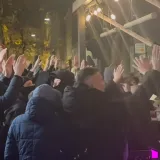 Drama u Zagrebu: Ljudi u crnom pred Srpskim kulturnim centrom, policija ih rastjeruje i lovi