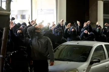 Maskirani tipovi skandirali ustaški pozdrav pred Srpskim kulturnim centrom