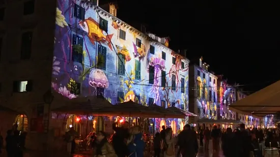 Prekrasni kadrovi spektakla na jugu: Stara jezgra Dubrovnika obasjana posebnim efektima