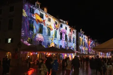 Prekrasni kadrovi spektakla na jugu: Stara jezgra Dubrovnika obasjana posebnim efektima