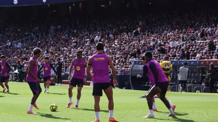 Barca se napokon vraća kući: Svečani i emotivni trenutak pratilo preko 20.000 navijača