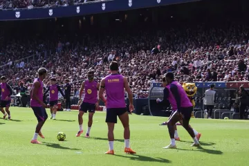 Barca se napokon vraća kući: Svečani i emotivni trenutak pratilo preko 20.000 navijača