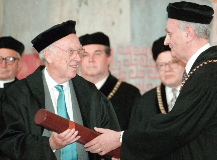 Umro je James D. Watson: Znanstvenik koji je otkrio revolucionarni model DNK strukture