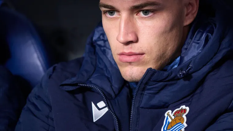 Hrvatski reprezentativac nastavlja dobivati 'mrvice'. Reprezentativni kolega odgledao susret s klupe