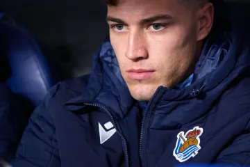 Hrvatski reprezentativac nastavlja dobivati 'mrvice'. Reprezentativni kolega odgledao susret s klupe