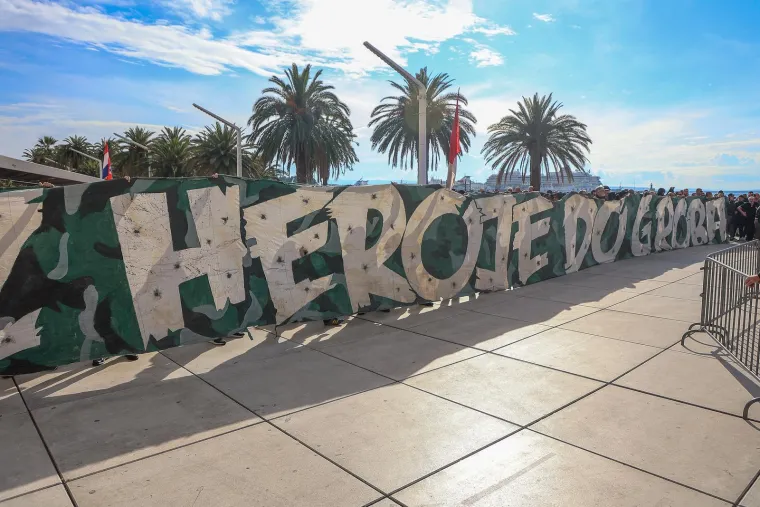 Prosvjed završio, Torcida došla do suda. HDZ odgovorio šefu oporbe: 'Hajdaš počni poštivati Ustav'