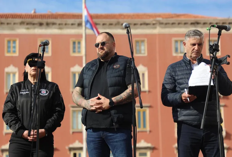 Prosvjed završio, Torcida došla do suda. HDZ odgovorio šefu oporbe: 'Hajdaš počni poštivati Ustav'