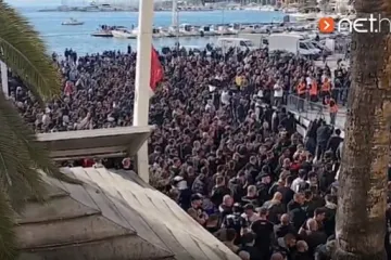 Thompsonove pjesme zagrijavale okupljene prije prosvjeda u Splitu