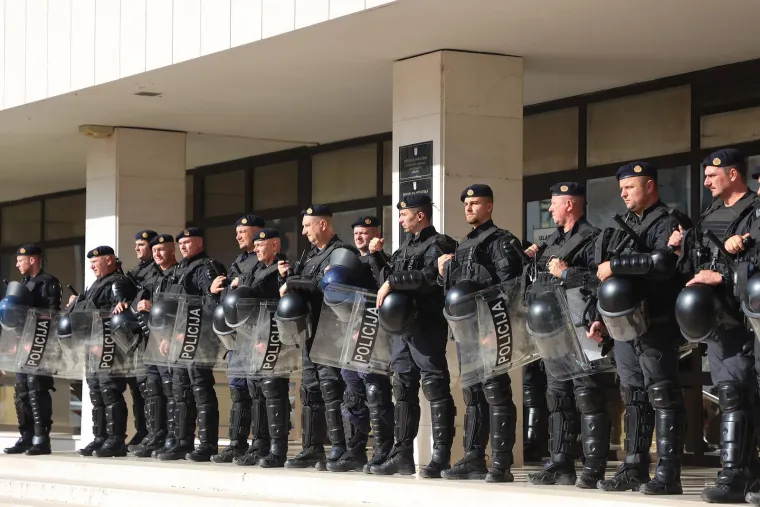 Prosvjed završio, Torcida došla do suda. HDZ odgovorio šefu oporbe: 'Hajdaš počni poštivati Ustav'