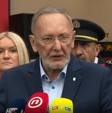 Dok Milanović šuti, oporba traži ostavku premijera, stigao im odgovor: 'Pa kud mi to idemo...'