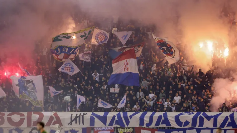 Pogledajte atmosferu 'ludog' Splita: Od ogromne bakljade i koreografije do citiranja Matoša