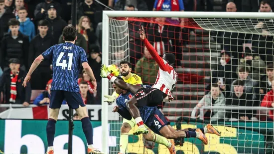 Najveće iznenađenje ovogodišnje sezone zaustavilo Arsenal. Manchester City ima priliku za -4