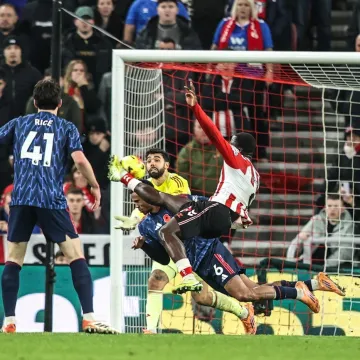 Najveće iznenađenje ovogodišnje sezone zaustavilo Arsenal. Manchester City ima priliku za -4