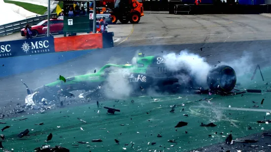 Domaći vozač doživio stravičnu nesreću: Pogledajte u kakvom je stanju ostao bolid nakon udara