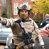 Neviđena brutalnost: Muškarci u fantomkama upali u vrtić i izvukli ženu, objavljena snimka